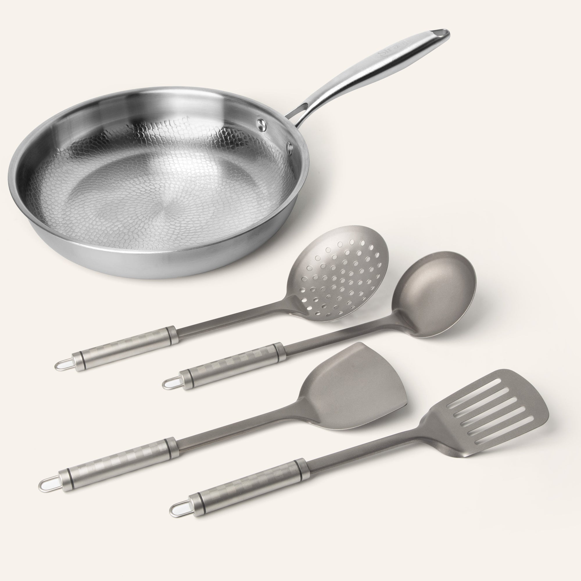 Poêle en titane martelée pro & set d’ustensiles
